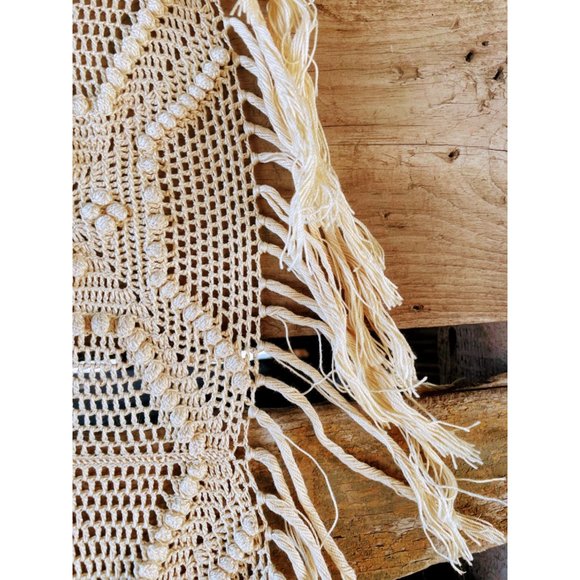 Antique/Vintage Cotton crochet Thread Bedspread with Fringe 108x82" - Picture 12 of 13